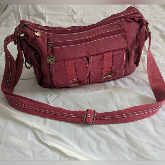 Travelon Handbags - NWOT Travelon Burgundy Hobo Bag